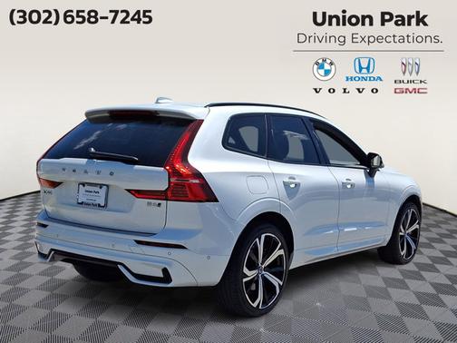 Crystal White Metallic 2023 Volvo XC60 Ultimate Dark Theme