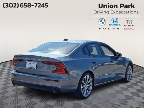 2020 Volvo S60 T6 Momentum