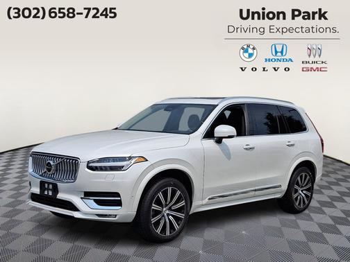 Crystal White Metallic 2023 Volvo XC90 Plus