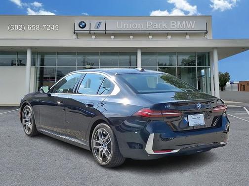 Black Sapphire Metallic 2024 BMW i5 eDrive40