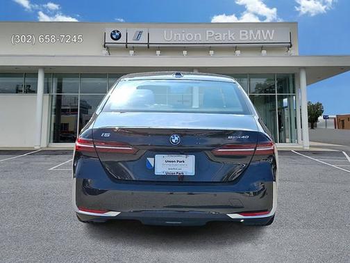 Black Sapphire Metallic 2024 BMW i5 eDrive40