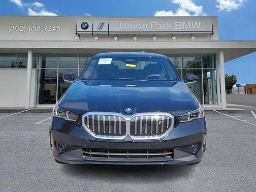 Black Sapphire Metallic 2024 BMW i5 eDrive40