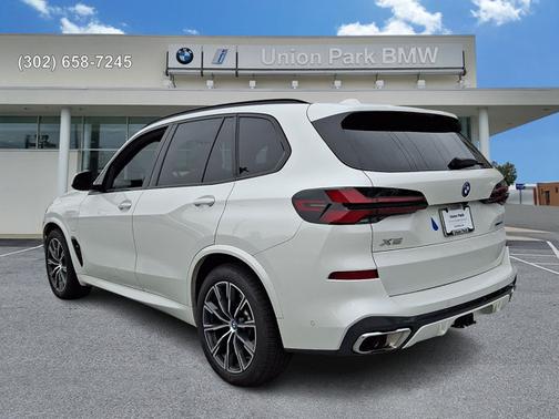 Mineral White Metallic 2024 BMW X5 xDrive50e