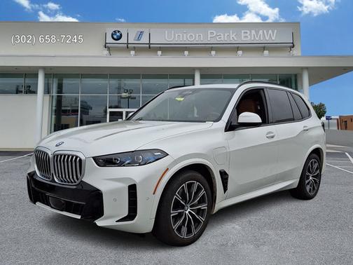 Mineral White Metallic 2024 BMW X5 xDrive50e