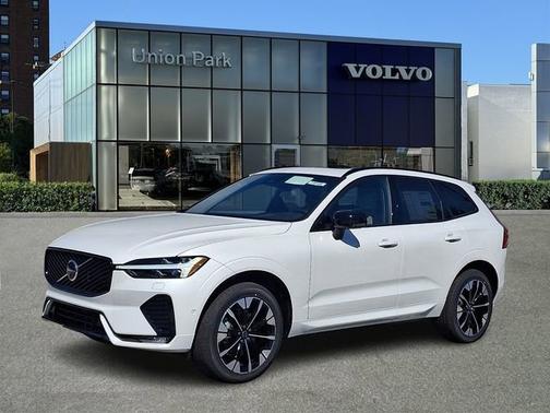 Crystal White Metallic 2026 Volvo XC60 Plus