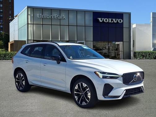 Crystal White Metallic 2026 Volvo XC60 Plus