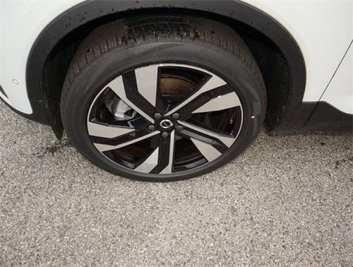 2023 Volvo XC40 Plus Dark Theme