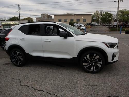2023 Volvo XC40 Plus Dark Theme