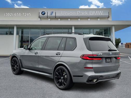 Skyscraper Grey Metallic 2026 BMW X7 xDrive40i