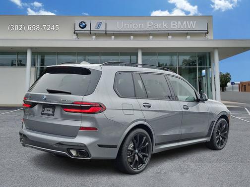 Skyscraper Grey Metallic 2026 BMW X7 xDrive40i