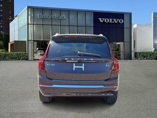 Mulberry Red Metallic 2026 Volvo XC90 Plus