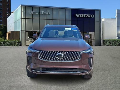 Mulberry Red Metallic 2026 Volvo XC90 Plus