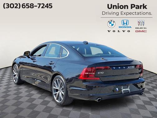 2017 Volvo S90 T5 Momentum
