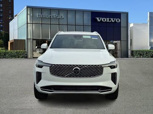 2026 Volvo XC90 Plus