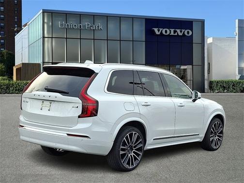 2026 Volvo XC90 Plus