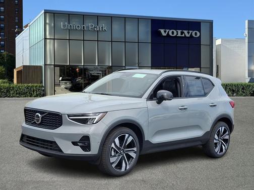 Vapour Grey Metallic 2026 Volvo XC40 Plus