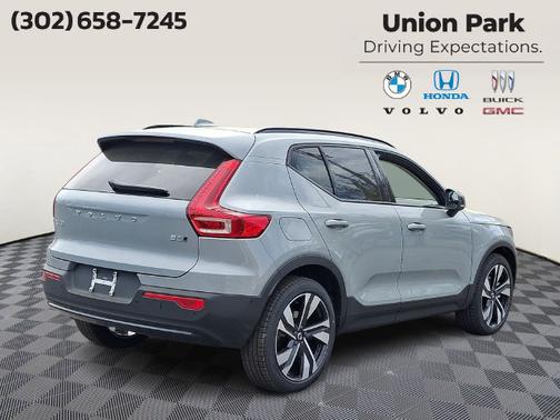 Vapour Grey Metallic 2026 Volvo XC40 Plus