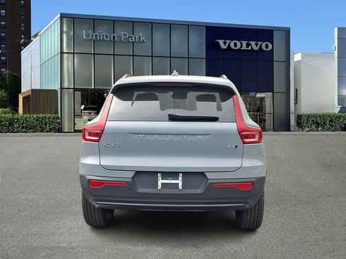 Vapour Grey Metallic 2026 Volvo XC40 Plus