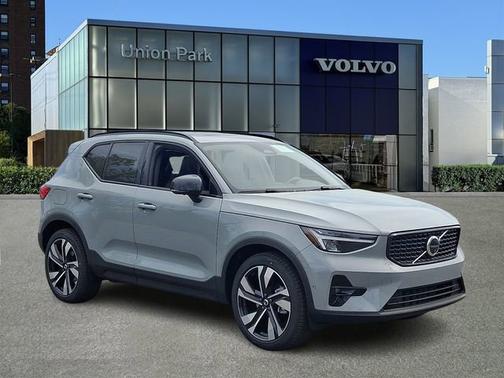 Vapour Grey Metallic 2026 Volvo XC40 Plus