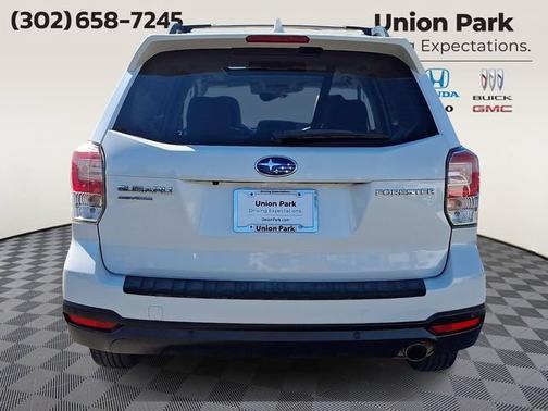 Crystal White Pearl 2018 Subaru Forester 2.5i Touring