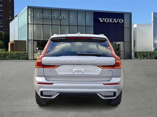 2026 Volvo XC60 Plus