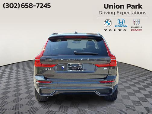 2024 Volvo XC60 Recharge Plug-In Hybrid Ultimate Dark Theme