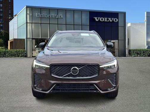 Mulberry Metallic 2026 Volvo XC60 Ultra