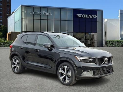 2026 Volvo XC40 Plus