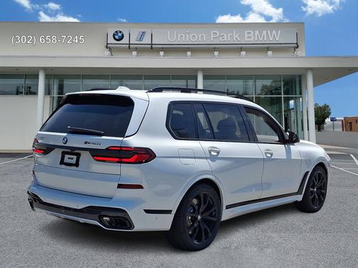 Mineral White Metallic 2027 BMW X7 M60i