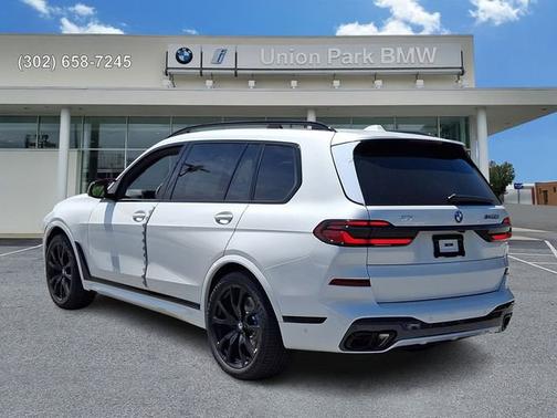 Mineral White Metallic 2027 BMW X7 M60i