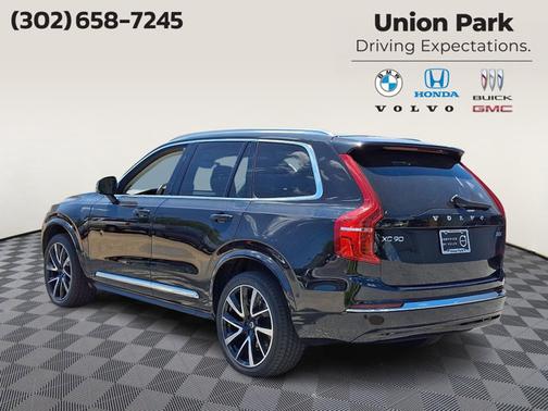 Onyx Black Metallic 2023 Volvo XC90 Plus
