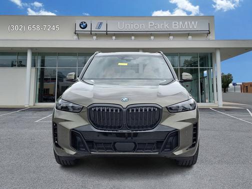 Manhattan Green Metallic 2026 BMW X5 xDrive50e