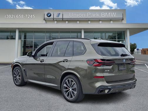 Manhattan Green Metallic 2026 BMW X5 xDrive50e