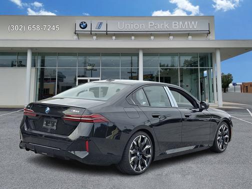 Black Sapphire Metallic 2026 BMW i5 M60