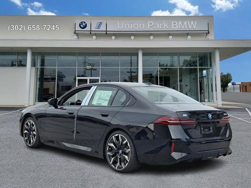 Black Sapphire Metallic 2026 BMW i5 M60