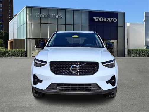 2026 Volvo XC40 Plus