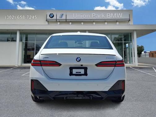 Alpine White 2027 BMW 530 530i xDrive