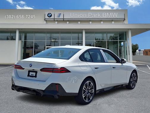 Alpine White 2027 BMW 530 530i xDrive