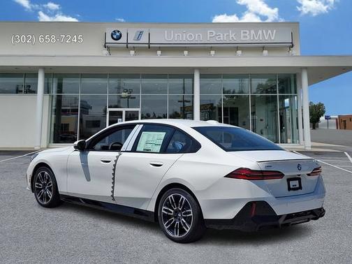 Alpine White 2027 BMW 530 530i xDrive