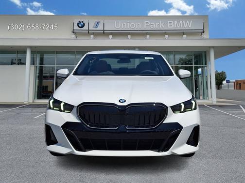Alpine White 2027 BMW 530 530i xDrive