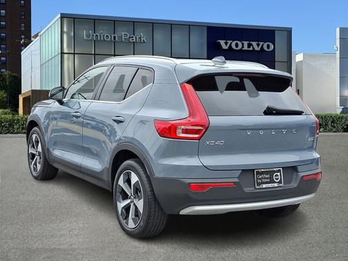 2023 Volvo XC40 Plus Bright Theme