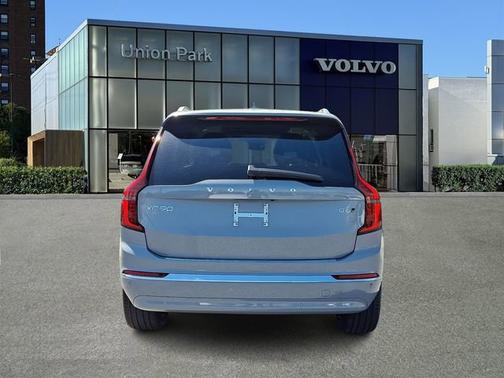 Vapour Grey Metallic 2026 Volvo XC90 Plus