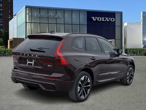 2026 Volvo XC60 Plus