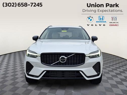 Crystal White Metallic 2024 Volvo XC60 Recharge Plug-In Hybrid Plus Dark Theme