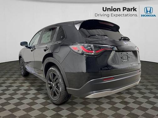 Crystal Black Pearl 2027 Honda HR-V Sport