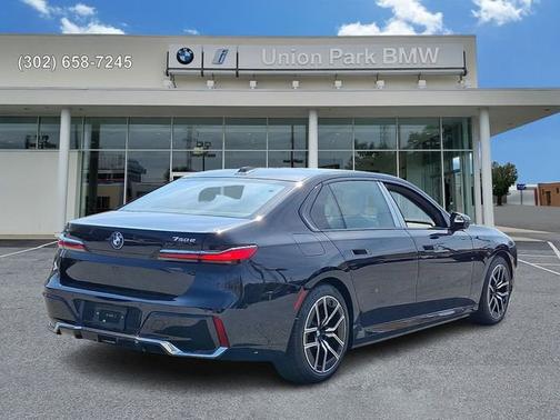 Carbon Black Metallic 2026 BMW 750e 750e xDrive