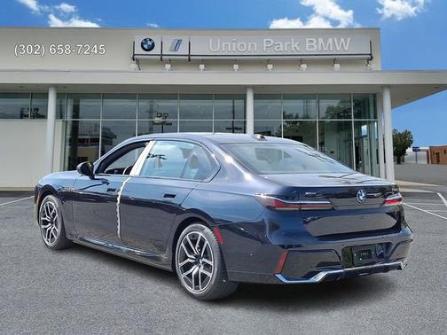 Carbon Black Metallic 2026 BMW 750e 750e xDrive