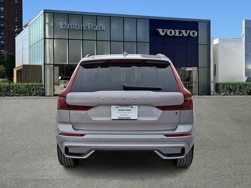 2026 Volvo XC60 Plus