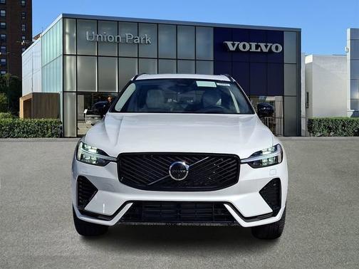 Crystal White Metallic 2026 Volvo XC60 Plug-In Hybrid Ultra