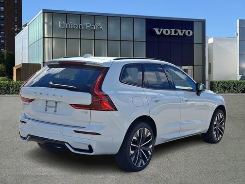Crystal White Metallic 2026 Volvo XC60 Plug-In Hybrid Ultra